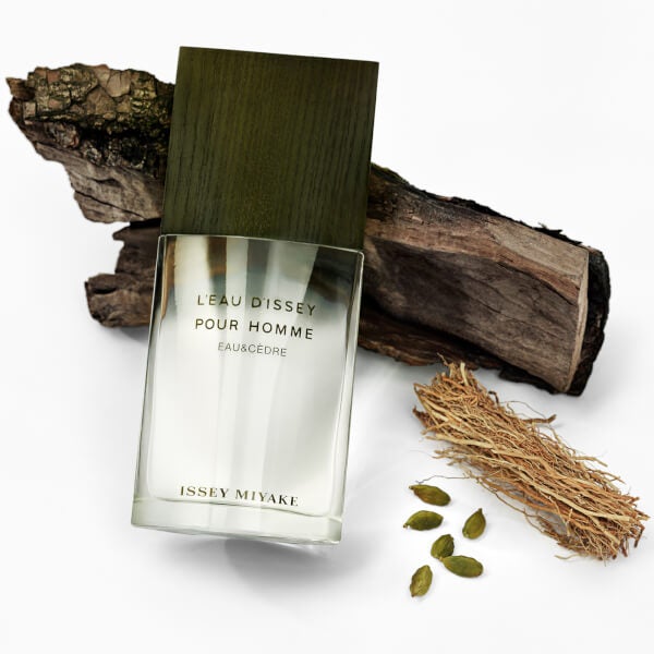 Issey Miyake L'Eau D'Issey Eau and Cèdre Eau de Toilette Intense 50ml Begrenzt auf 3 Tage