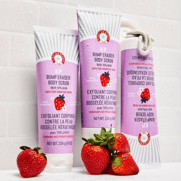First Aid Beauty KP Bump Eraser Fresh Strawberry Body Scrub with 10% AHA 226g Auslauf