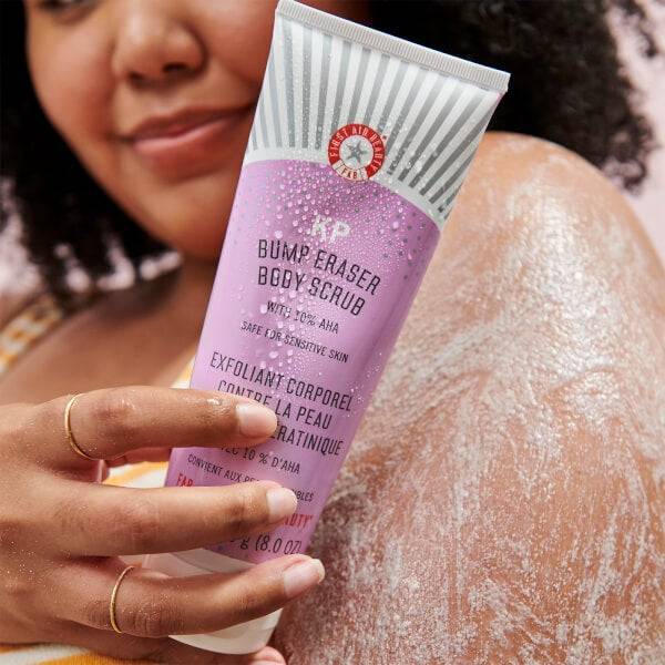 First Aid Beauty KP Bump Eraser Body Scrub with 10% AHA 283.5g Fabrikpreis