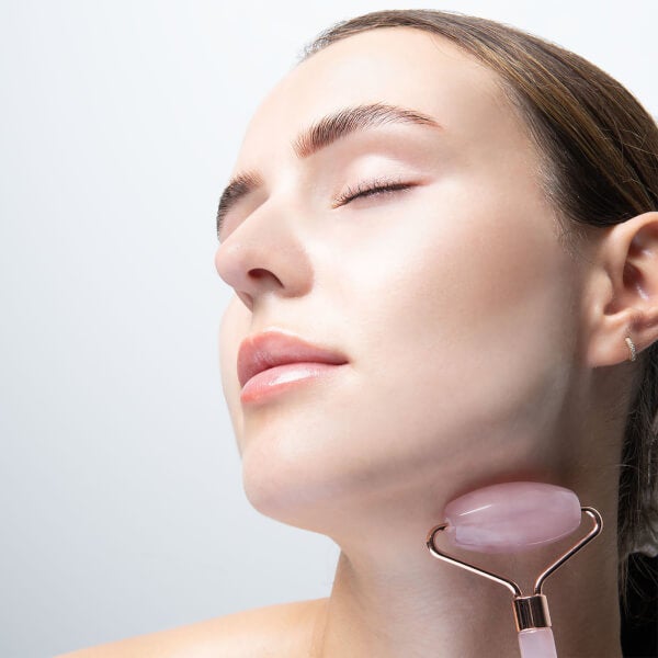 brushworks HD Rose Quartz Resin Roller & Gua Sha Kostenlose Rückgabe