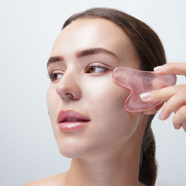 brushworks HD Rose Quartz Resin Roller & Gua Sha Kostenlose Rückgabe