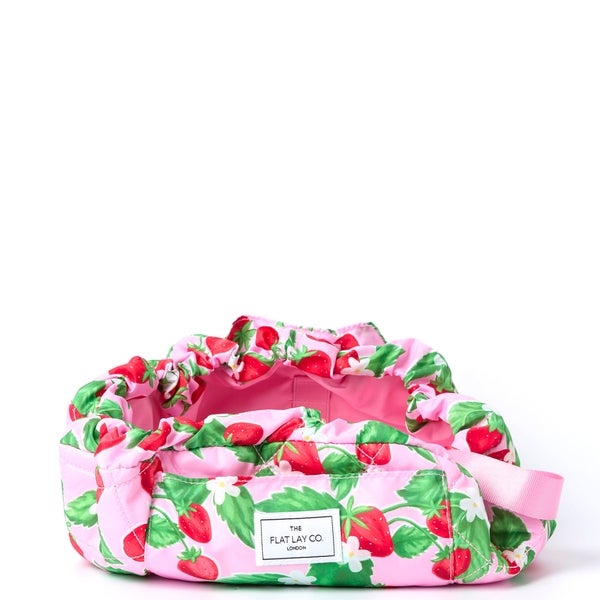The Flat Lay Co. Drawstring Makeup Bag - Summer Strawberries 50% Rabatt mit kostenlosem Versand