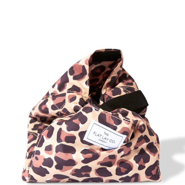 The Flat Lay Co. Drawstring Bag - Leopard Print Letzter Tag