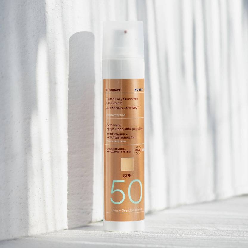 KORRES Red Grape Getönte Sonnencreme für das Gesicht SPF50 Anti-Aging + Anti-Dark-Spot (50ml) Muttertagsangebot
